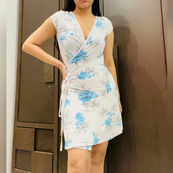 White v neck dress - Picture 4 of 12